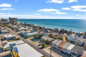Peek-A-Boo View - Beautiful Townhome - Great Location!